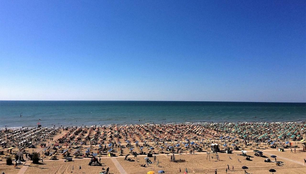 Isola Clara - Appartamenti Bibione Bagian luar foto