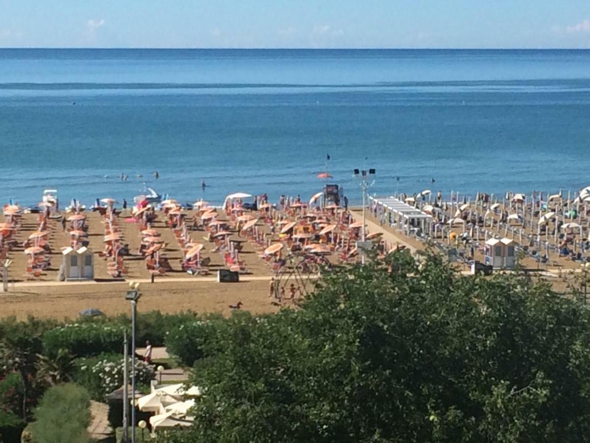 Isola Clara - Appartamenti Bibione Bagian luar foto