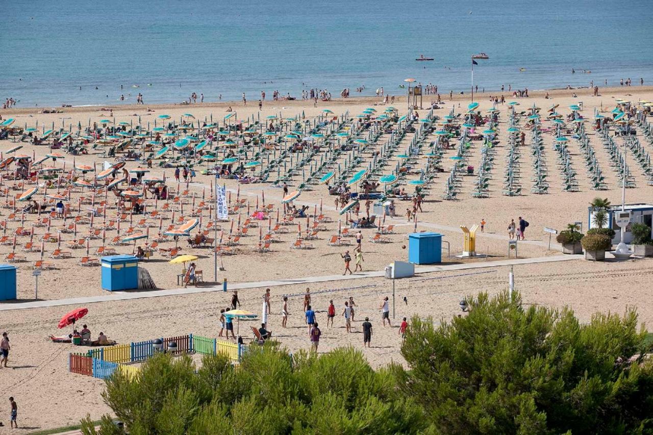 Isola Clara - Appartamenti Bibione Bagian luar foto