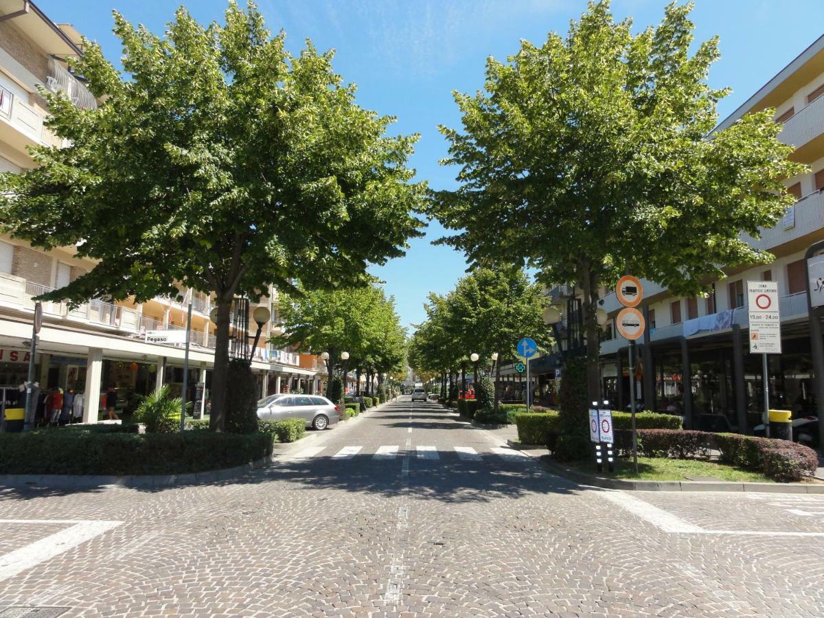Isola Clara - Appartamenti Bibione Bagian luar foto